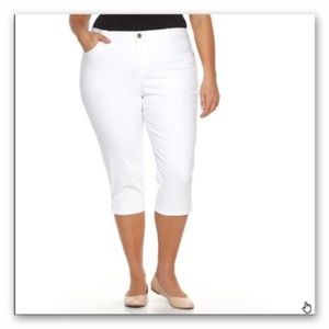 NWT Gloria Vanderbilt JORDYN Capris 24W stretch white embroidered pockets 24W